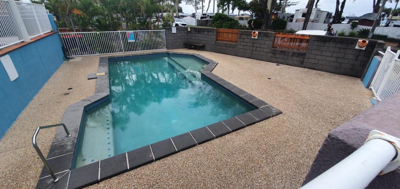 Villa Venezia Apt 3 - Spacious Hervey Bay Beachfront Apartment Exterior foto